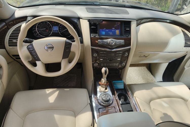 Used Nissan Patrol 2016 5.6L Standard Edition Center Console