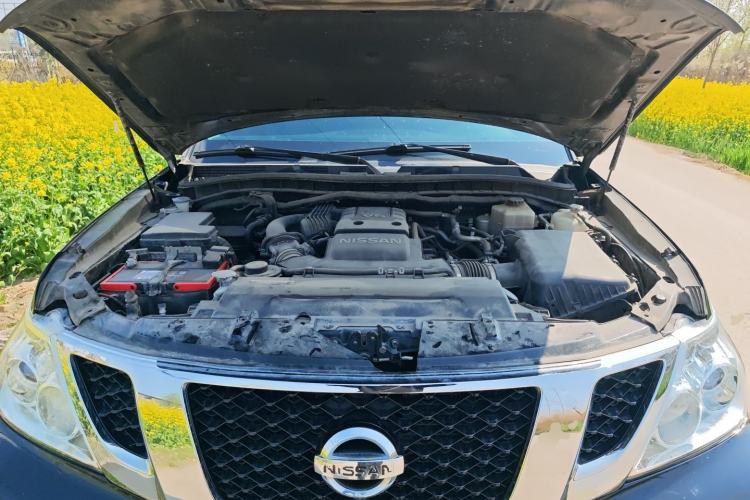 Used Nissan Patrol 2016 Y62 4.0L LE Middle East Edition Engine Bay