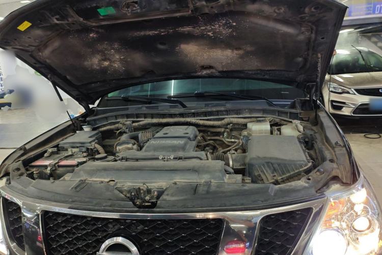 Used Nissan Patrol 2016 Y62 4.0L LE Middle East Edition Engine Bay