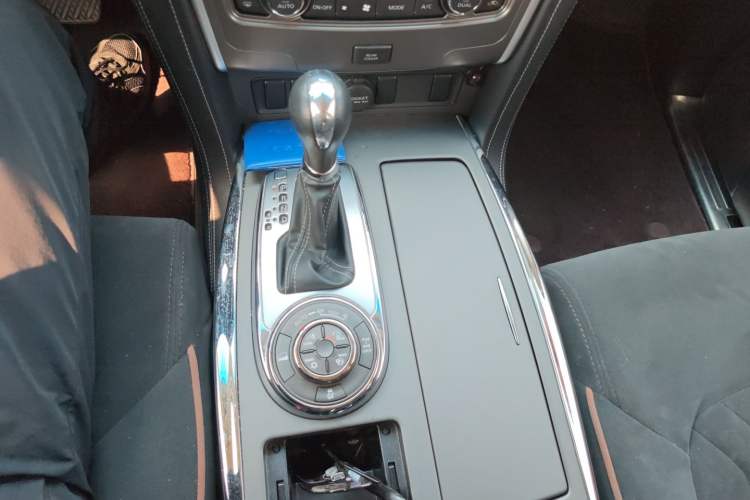 Used Nissan Patrol 2016 Y62 4.0L LE Middle East Edition Gear Lever