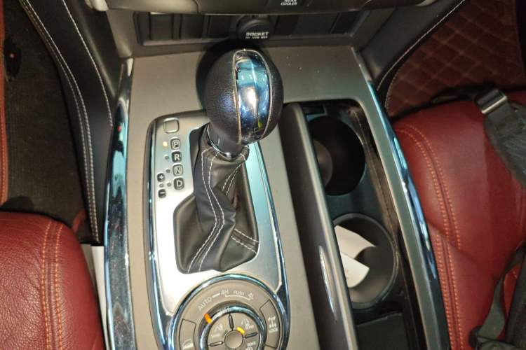 Used Nissan Patrol 2016 Y62 4.0L LE Middle East Edition Gear Lever