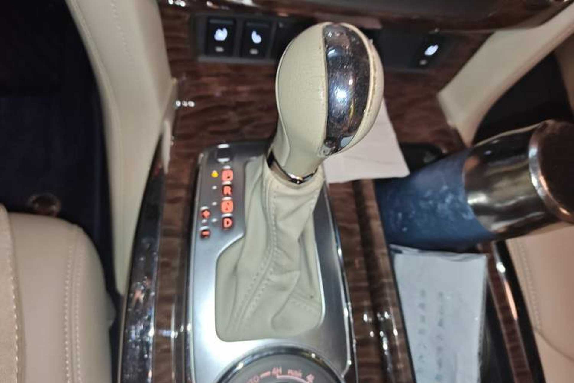 Used Nissan Patrol 2016 Y62 4.0L LE Middle East Edition Gear Lever