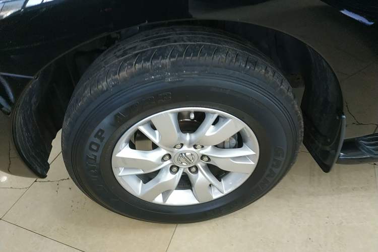 Used Nissan Patrol 2016 5.6L Standard Edition Left Front Wheel Hub