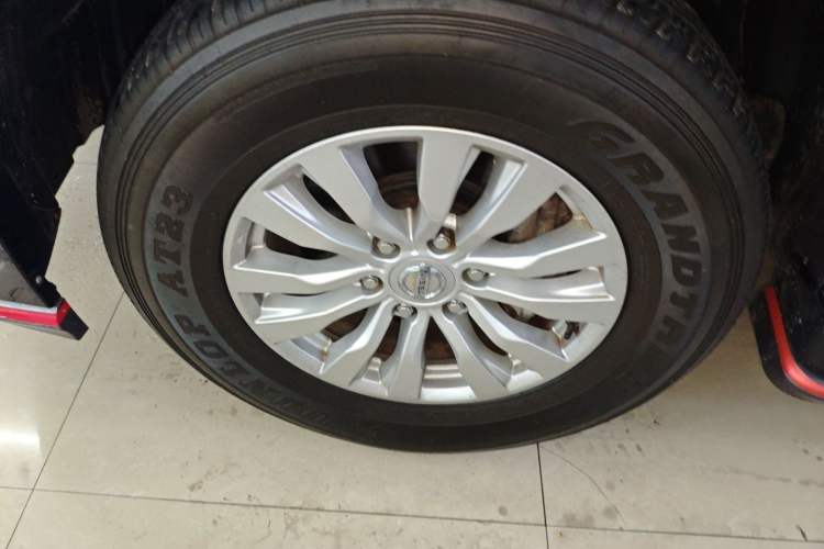 Used Nissan Patrol 2016 Y62 4.0L LE Middle East Edition Left Front Wheel Hub