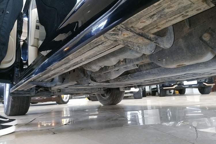 Used Nissan Patrol 2016 5.6L Standard Edition Left Side Sill