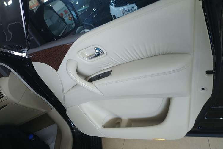 Used Nissan Patrol 2016 5.6L Standard Edition Right Front Door Interior