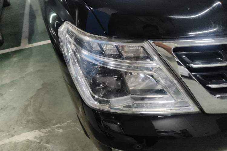 Used Nissan Patrol  Right Front Headlight