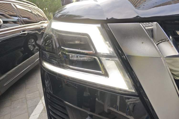 Used Nissan Patrol  Right Front Headlight