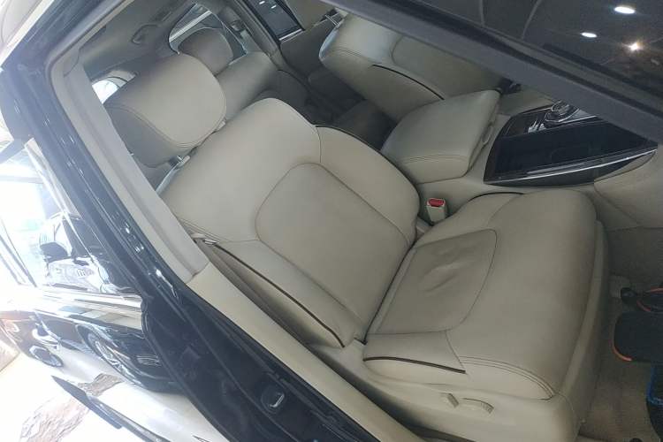 Used Nissan Patrol 2016 5.6L Standard Edition Right Front Seat