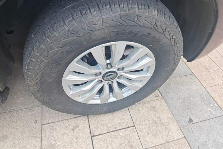 Used Nissan Patrol  Right Front Wheel Hub