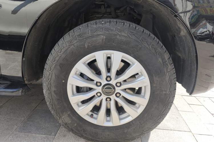 Used Nissan Patrol  Right Front Wheel Hub