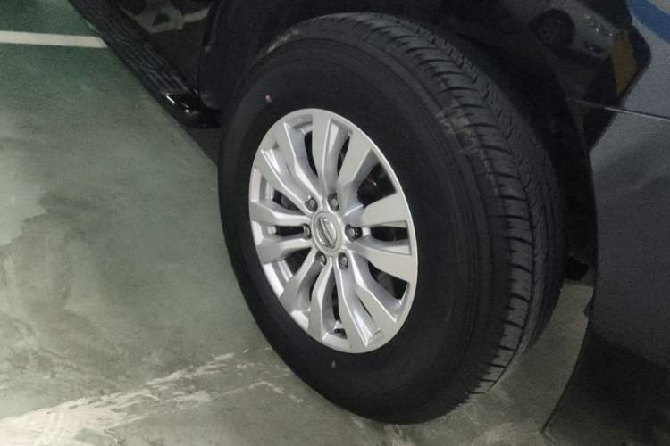 Used Nissan Patrol  Right Front Wheel Hub