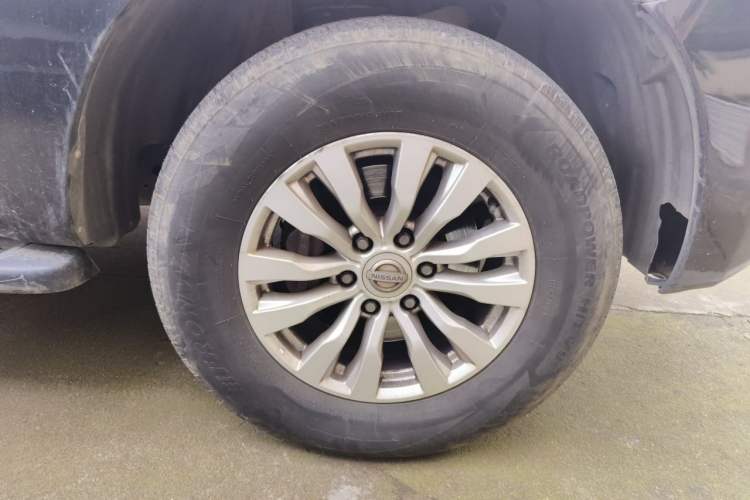 Used Nissan Patrol  Right Front Wheel Hub