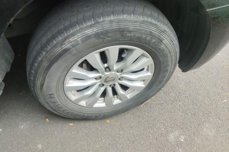 Used Nissan Patrol  Right Front Wheel Hub