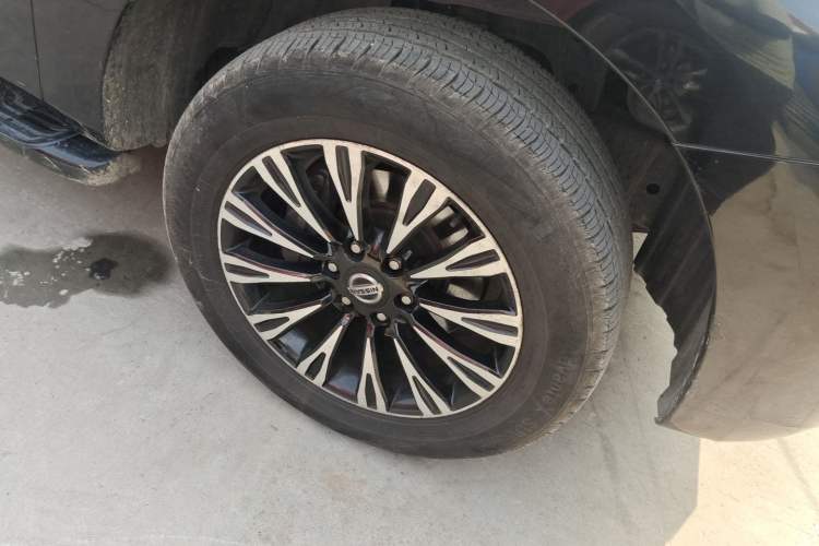 Used Nissan Patrol  Right Front Wheel Hub