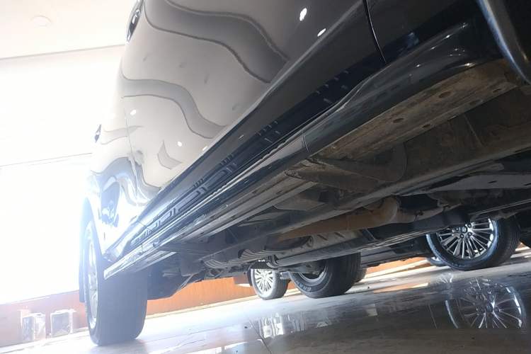 Used Nissan Patrol 2016 5.6L Standard Edition Right Side Sill