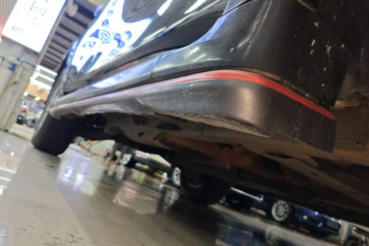 Used Nissan Patrol 2016 Y62 4.0L LE Middle East Edition Right Side Sill