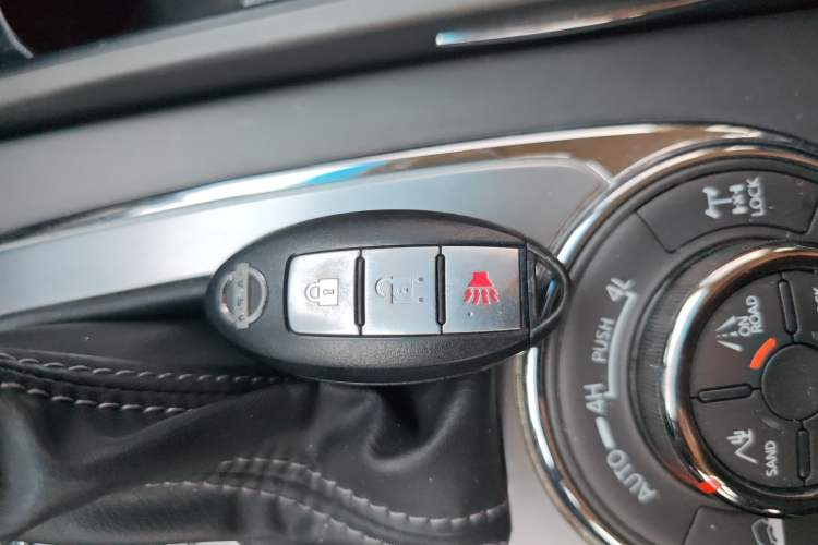Used Nissan Patrol 2016 Y62 4.0L LE Middle East Edition Vehicle Key