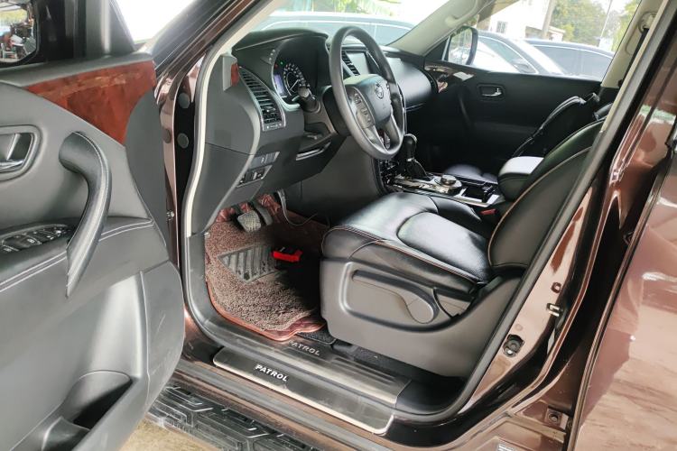 Used Nissan Patrol 2016 Y62 4.0L LE Middle East Edition Interior 3