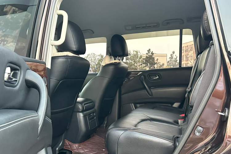 Used Nissan Patrol 2016 Y62 4.0L LE Middle East Edition Interior 6