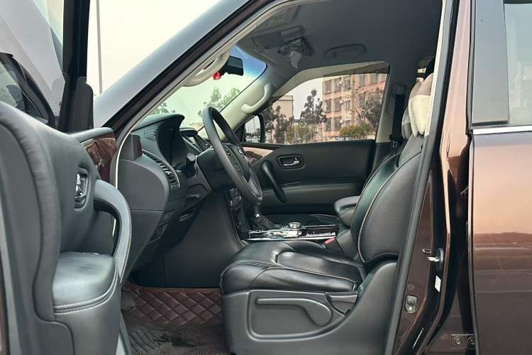 Used Nissan Patrol 2016 Y62 4.0L LE Middle East Edition Interior 7
