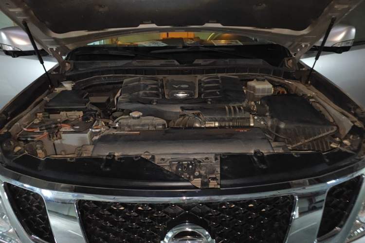 Used Nissan Patrol 2016 5.6L Standard Edition Engine Bay