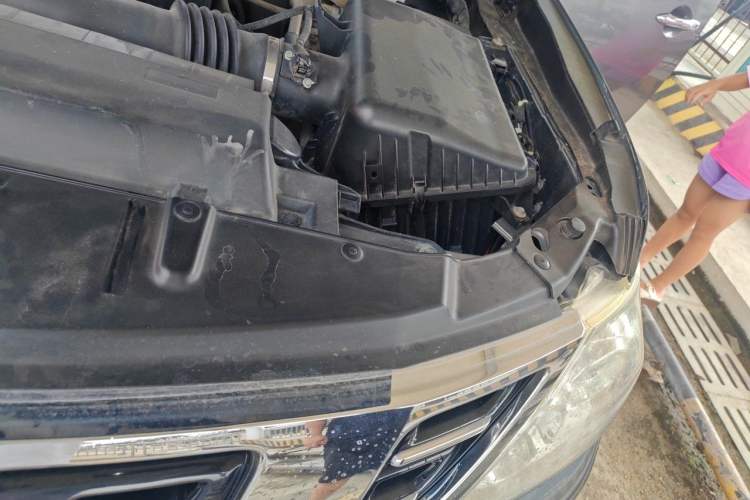 Used Nissan Patrol  Engine Bay Left