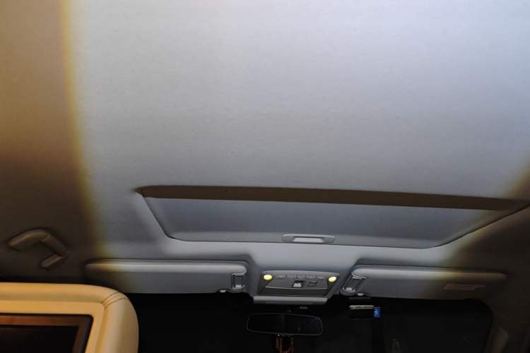 Used Nissan Patrol 2016 5.6L Standard Edition Headliner