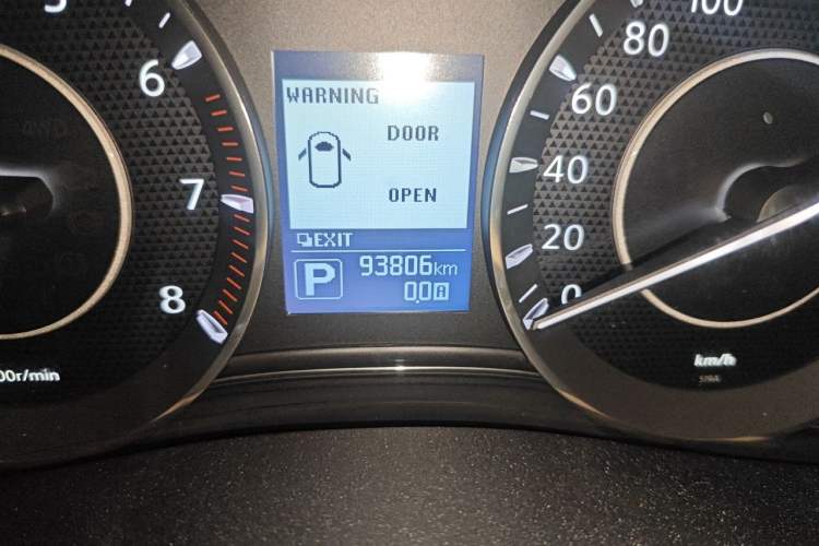 Used Nissan Patrol 2016 5.6L Standard Edition Odometer Close Up