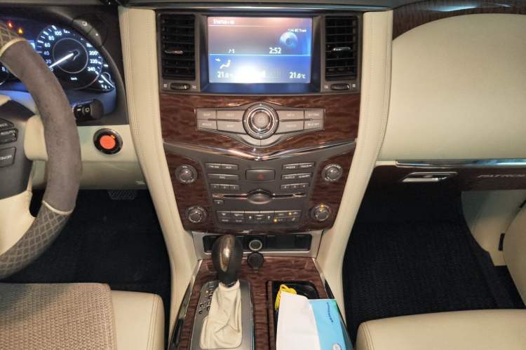 Used Nissan Patrol  Audio And AC Panel