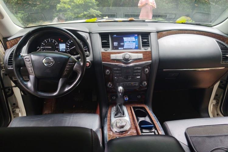 Used Nissan Patrol 2016 5.6L Standard Edition Center Console