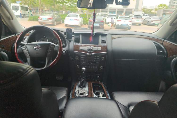Used Nissan Patrol 2016 5.6L Standard Edition Center Console