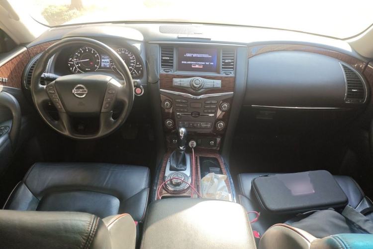 Used Nissan Patrol 2016 5.6L Standard Edition Center Console