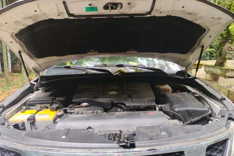 Used Nissan Patrol 2016 5.6L Standard Edition Engine Bay