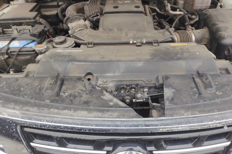 Used Nissan Patrol  Engine Bay
