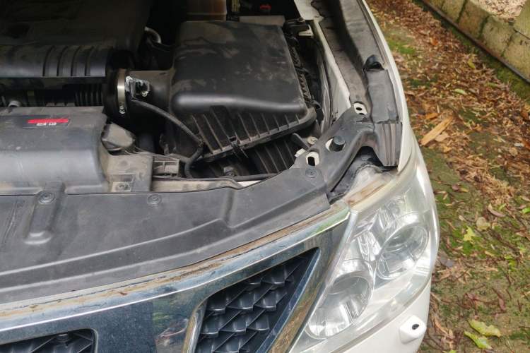 Used Nissan Patrol 2016 5.6L Standard Edition Engine Bay Left