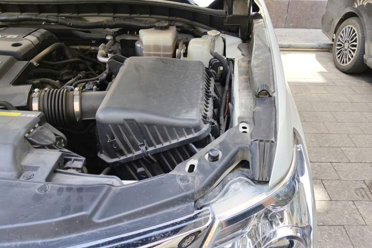Used Nissan Patrol  Engine Bay Left