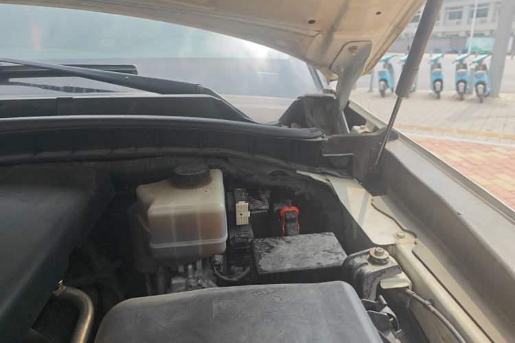 Used Nissan Patrol 2016 5.6L Standard Edition Engine Bay Left