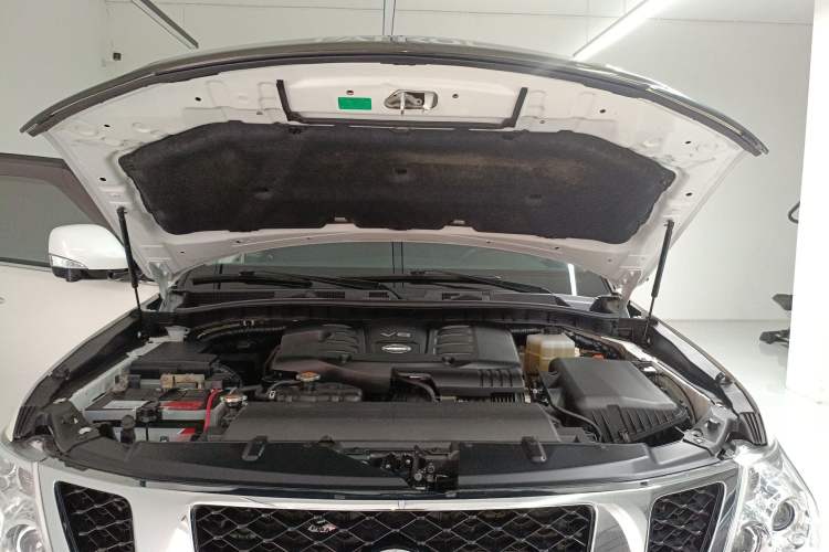 Used Nissan Patrol 2016 5.6L Standard Edition Engine Bay