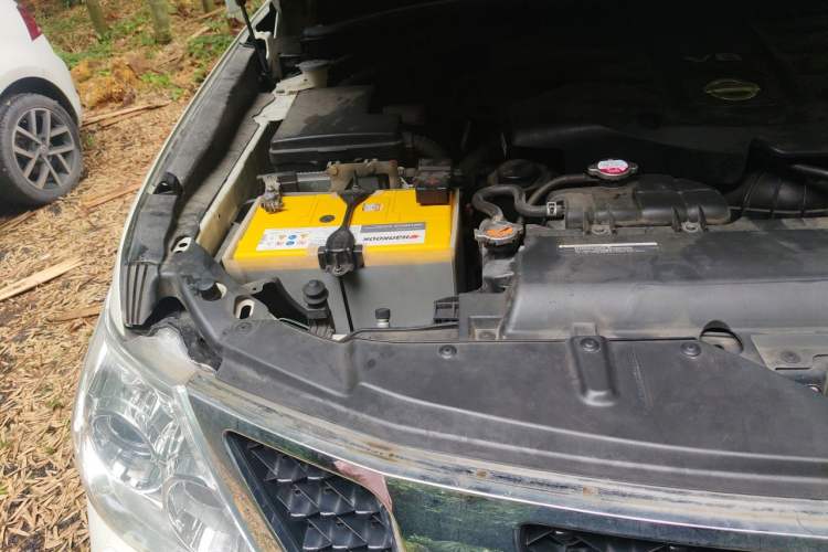 Used Nissan Patrol 2016 5.6L Standard Edition Engine Bay Right