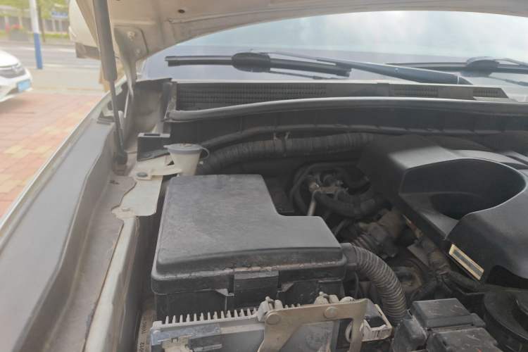 Used Nissan Patrol 2016 5.6L Standard Edition Engine Bay Right