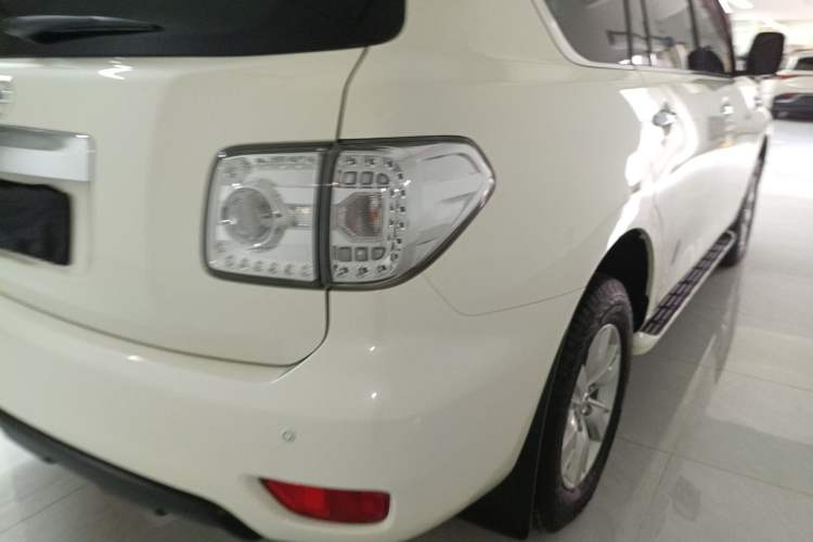 Used Nissan Patrol 2016 5.6L Standard Edition Exterior 3