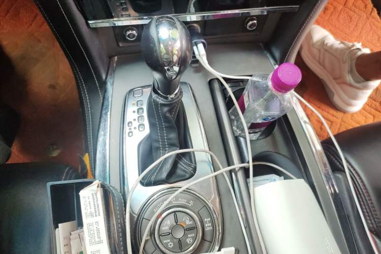 Used Nissan Patrol 2016 Y62 4.0L LE Middle East Edition Gear Lever