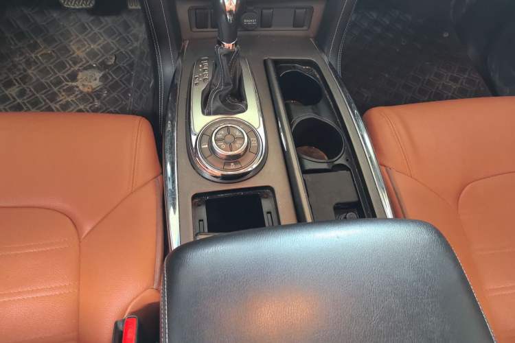 Used Nissan Patrol 2016 5.6L XE Middle East Gear Lever