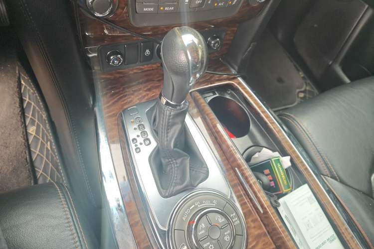 Used Nissan Patrol 2016 5.6L Standard Edition Gear Lever