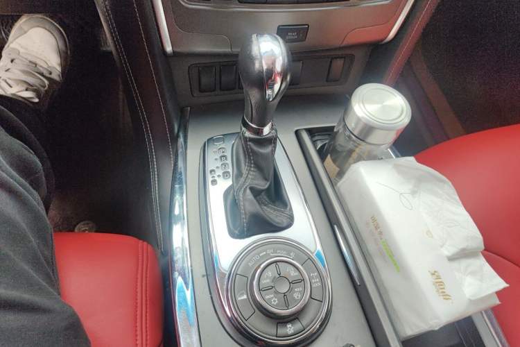 Used Nissan Patrol 2016 5.6L LE Gear Lever