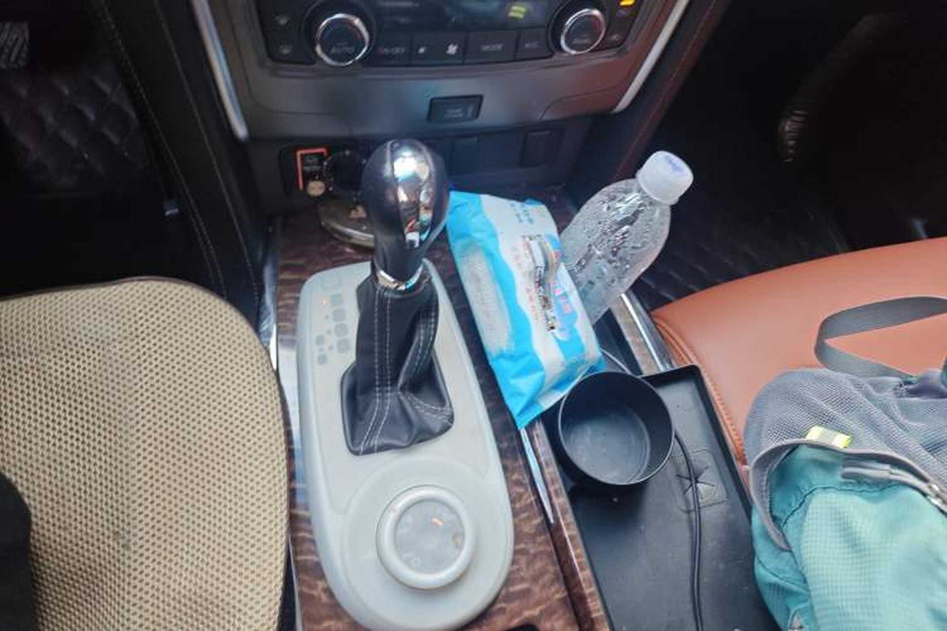 Used Nissan Patrol 2016 Y62 4.0L LE Middle East Edition Gear Lever