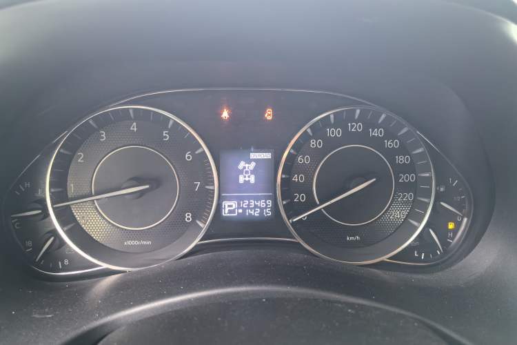 Used Nissan Patrol 2016 5.6L XE Middle East Instrument Cluster