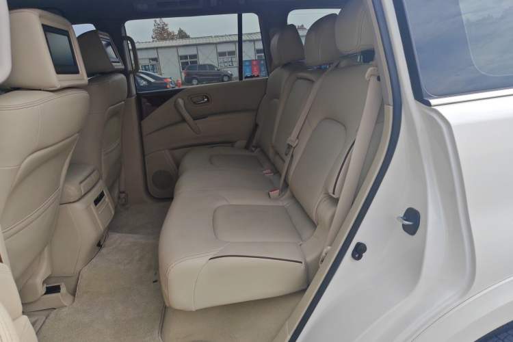 Used Nissan Patrol 2016 5.6L U.S.-Spec Version Interior 1