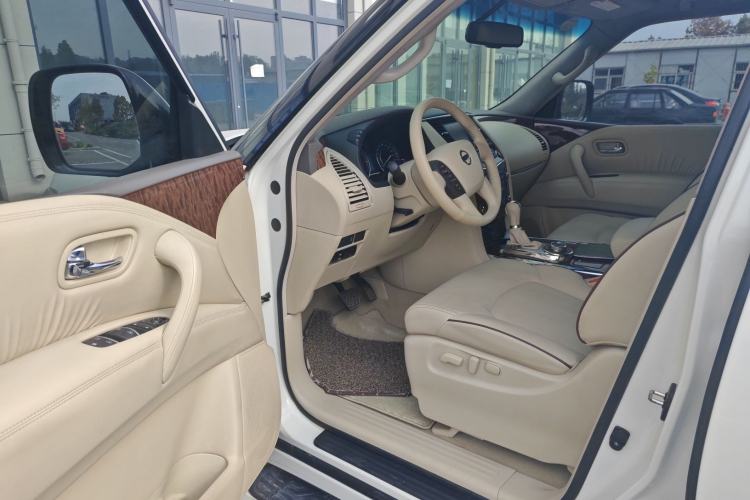 Used Nissan Patrol 2016 5.6L U.S.-Spec Version Interior 2
